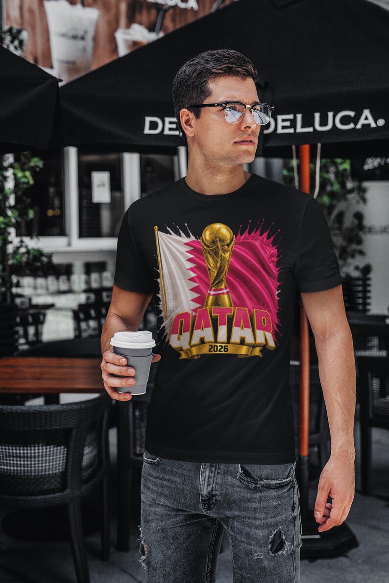 Qatar VM 2026 T-shirt, Qatar fotbollsfan-t-shirt, dubbelsidig fotbollst-shirt, Qatar flagga trofégrafik bild 7