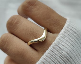 14K Curved Wedding Band, Yellow Gold Wedding Band, 2.00 MM Wavy Wedding Ring, 14k Gold Plain Band, Unique Contour Band, Anniversary Gift