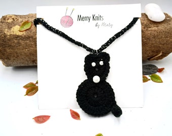 Crochet cat necklace. Handmade boho necklace. Knitted necklace.