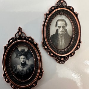 Dollhouse art creepy mini portrait set witch miniature picture framed mini haunted spooky photo 1:12 scale haunted Halloween decorations