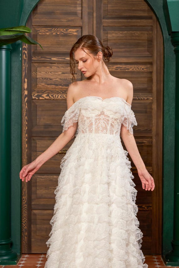 White Ruffled Lace Maxi Wedding Dress – Adjustable Corset Bustier Bridal Gown for Ceremony & Reception