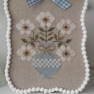 Bouquet Fleurs Blanches by Tralala - Counted cross stitch pattern - Hard copy