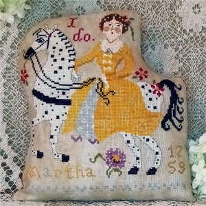 ミス・プリム作「マーサ・ワシントンの馬に乗った枕」 - クロスステッチのパターン - ハードコピー