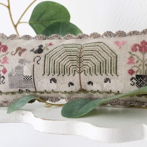 Une Bergere En Ete by Tralala - Counted cross stitch pattern - Hard copy