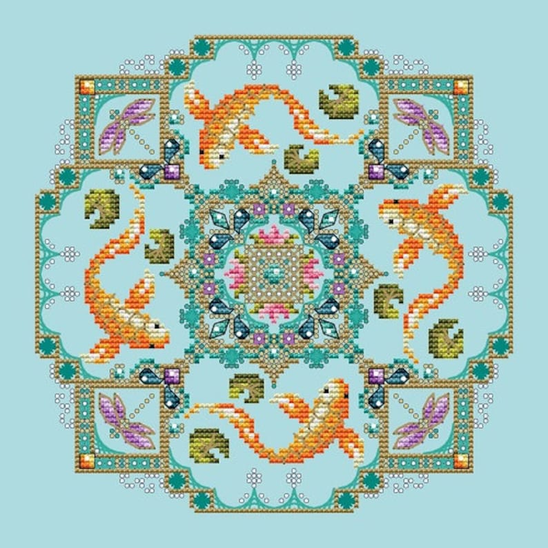 Peut inclure: Un motif de mandala carr&eacute; avec quatre poissons orange nageant sur un fond bleu turquoise. Le mandala est entour&eacute; d'une bordure dor&eacute;e et blanche.
