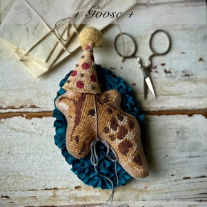 Goose by Stacy Nash Designs - Animal Crackers Crumbs Series - Counted cross stitch pattern - Hard copy