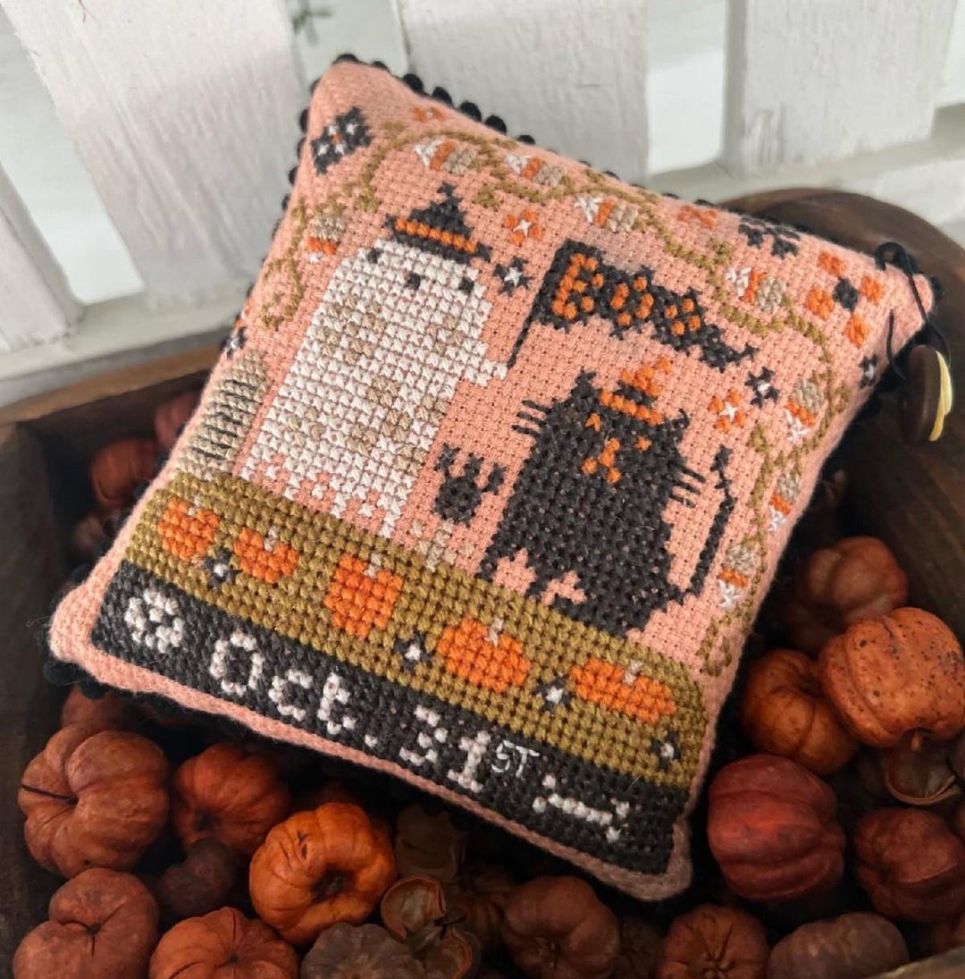 October 31st by Annie Beez Folk Art - Counted Cross Stitch Pattern ...