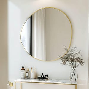 Espejo de pared redondo dorado moderno – Elegante marco de metal para tocador – Decoración para sala de estar y dormitorio