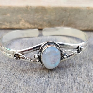 Moonstone Bangle, 925 Silver Bangle, Gift Bangle, Handmade Jewelry, Women Bangle, Moonstone Bracelet, Statement Bangle, Rainbow Moonstone