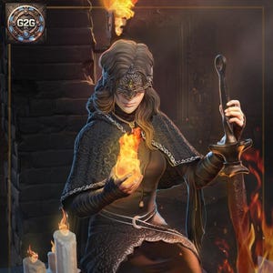 Può includere: Una donna con un mantello nero con cappuccio e una benda sugli occhi tiene una piccola palla di fuoco nella mano. È seduta in una stanza buia con una spada appoggiata al suo fianco.