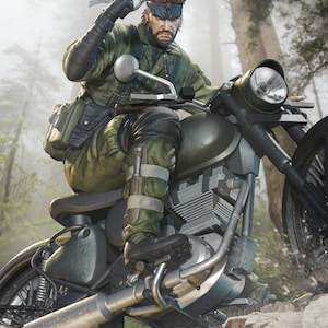 Könnte beinhalten: Eine Figur in Militäruniform fährt mit einem Motorrad durch einen Wald. Die Figur hält ein Gewehr und trägt ein blaues Stirnband. Das Motorrad ist olivgrün und hat einen großen Scheinwerfer.