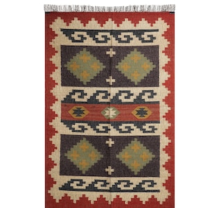 Handmade Wool Jute Kilim Rug: Traditional Indian Flatweave