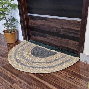 Alfombra de yute en forma de media luna, felpudo de yute natural tejido a mano, alfombra de entrada estilo boho, alfombra rústica de granja para interiores, alfombra de yute trenzada redonda