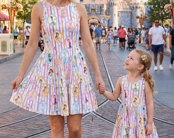 Disney-prinses spiegeljurk met gekruiste achterkant, pastelkleurige strikjurk met open achterkant, bijpassende outfit voor moeder en kind