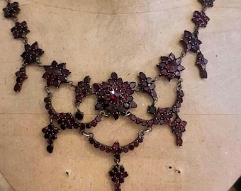Collar antiguo victoriano bohemio con granate y colgante colgante