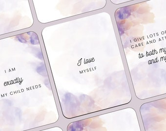 Puede incluir: Un conjunto de tarjetas de afirmación con fondos de acuarela. Las tarjetas presentan afirmaciones positivas como "Soy exactamente lo que mi hijo necesita", "Me amo a mí mismo" y "Está bien sentir todos los sentimientos y emociones".
