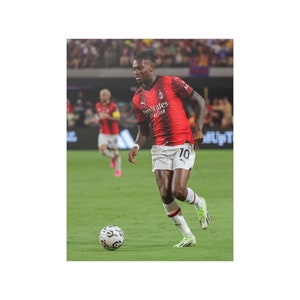 Affiches en satin de Rafael Leão AC Milan (210 g/m²), toile tendue sur toile, impression encadrée de football, art mural sport, affiche de joueur de football, affiche de football du Portugal