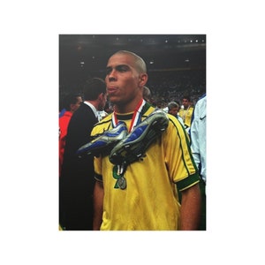 Ronaldo Nazário Satin Posters (210gsm), R9, Ronaldo Poster, Ronaldo Wandkunst, Ronaldo Dekor, Ronaldo Kunst, Brasilien Wandkunst, Brasilien Kunst