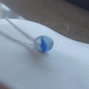 Collar de vidrio marino escocés, collar de plata con vidrio marino azul, collar de plata esterlina con vidrio marino azul, collar de plata esterlina con vidrio marino, regalo