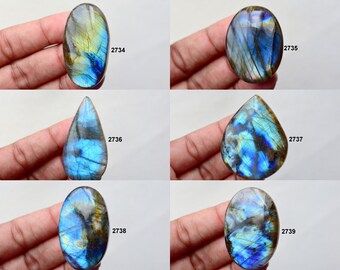 Cabochons de labradorite bleue naturelle faits main et polis à la main.