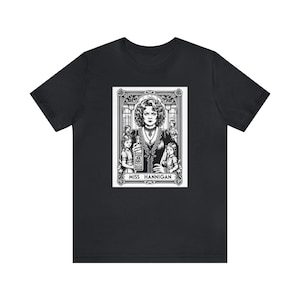 Ritratto di carta dei tarocchi dell'orfanotrofio di Miss Hannigan Il regno delle matrone Annie Musical Theater Teatro Maglietta unisex a maniche corte M\usicals