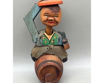 Vtg Hand Carved Wood Mechanical Bottle Stopper Man on Barrel Tipping Hat As Is