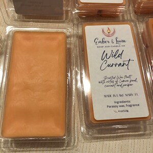 Wild Currant wax melts with notes of lemon peel, currant and juniper