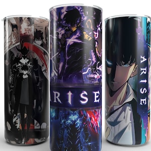 Könnte beinhalten: Drei Edelstahlbecher mit einem schwarzen und violetten Anime-Charakterdesign. Die Becher zeigen den Text "ARISE" und "RISE".