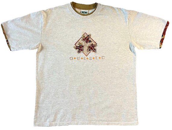 Vintage Quebec Canada Embroidered T-Shirt Gray Size Medium Tourist Destination Souvenir