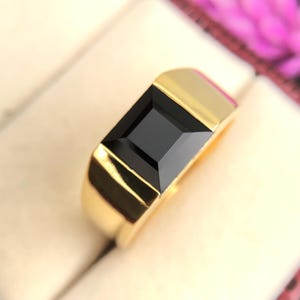 Black Onyx Signet Ring ,14k Solid Gold Engagement Ring For Men, 8mm square Black Gemstone men&#39;s,Father&#39;s Gift Ring
