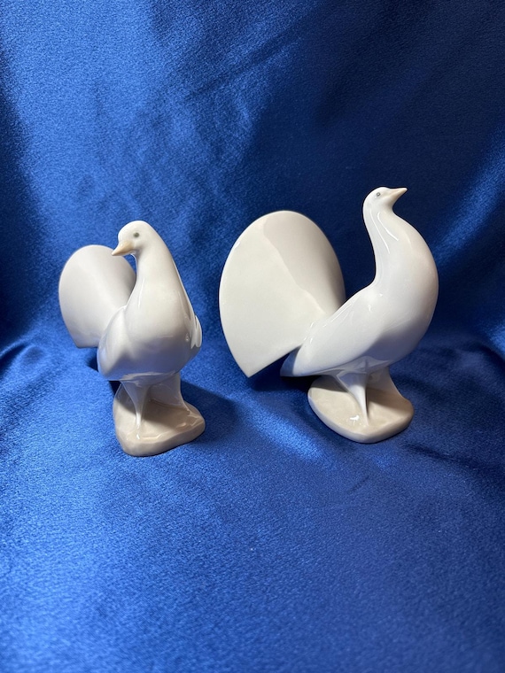 Vintage Pair of Lladro NAO Porcelain Retro Fantail Doves Figurines