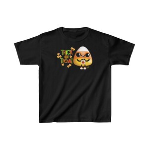 Cukierek albo psikus Dziecięca koszulka unisex Heavy Cotton™, Halloween, kukurydza cukrowa, koszulka dziecięca na Halloween, straszna kukurydza cukrowa z grafiką