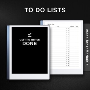 Puede incluir: Un cuaderno de notas blanco y negro para hacer listas de tareas con el texto "Getting Things Done" y una marca de verificación en la portada. El cuaderno está hecho para la tableta reMarkable.