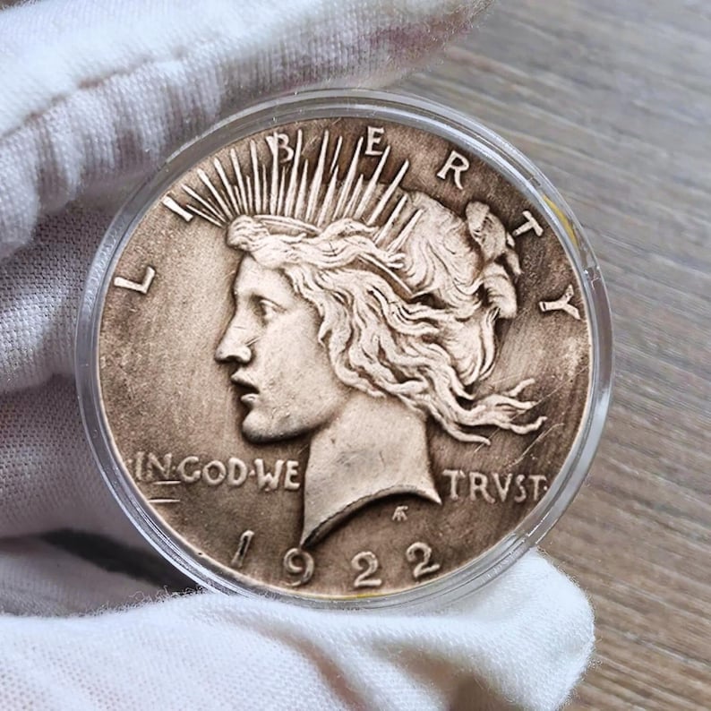 1921/1922 Peace Dollar Rare Commemorative Coin for Collectors. image 3