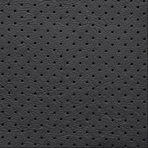 Könnte beinhalten: Nahaufnahme eines strukturierten, dunkelgrauen Ledermaterials. Die Oberfläche ist mit gleichmäßig verteilten, kleinen kreisförmigen Löchern perforiert. Das Leder hat eine leicht matte Oberfläche und eine feine Maserung.