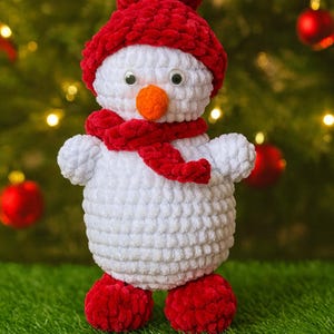 Crochet Snowman Plush: Handmade Christmas Decor with Removable Hat & Scarf