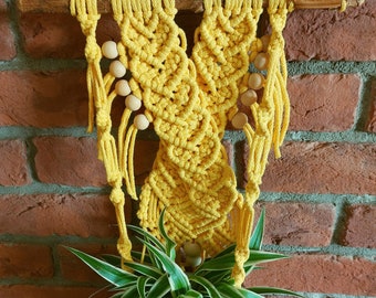 Plant hanger macrame yellow