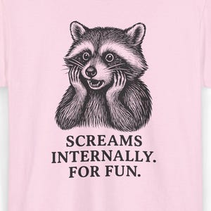 Lustig kreischender Waschbär Shirt Trash Panda Holzschnitt Tier Shirt Goblincore Humor sarkastisch nettes Geschenk für Waschbärliebhaber