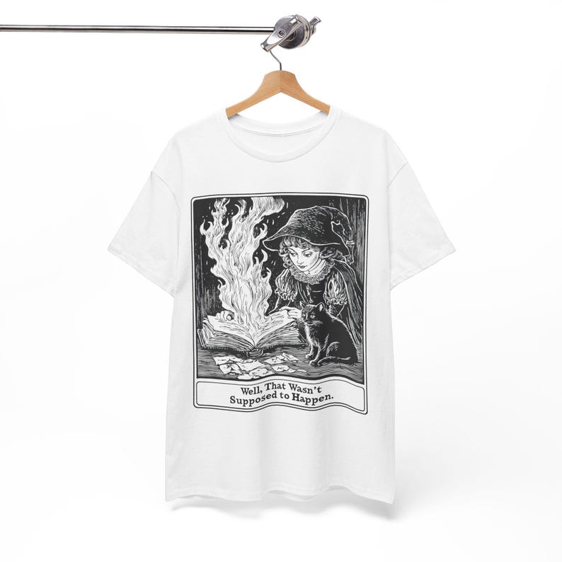 Zabawna koszulka czarownicy, Vintage Witchcraft Dark Academia Estetyka, Gothic Spellbook Miłośnik Prezentów Witchy Cat T-Shirt Upiorny Halloween Witchcore Tee zdjęcie 2