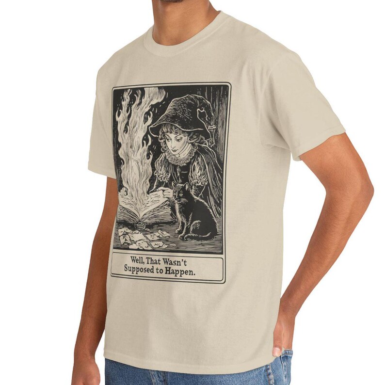 Zabawna koszulka czarownicy, Vintage Witchcraft Dark Academia Estetyka, Gothic Spellbook Miłośnik Prezentów Witchy Cat T-Shirt Upiorny Halloween Witchcore Tee zdjęcie 6