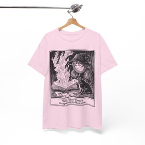 Zabawna koszulka czarownicy, Vintage Witchcraft Dark Academia Estetyka, Gothic Spellbook Miłośnik Prezentów Witchy Cat T-Shirt Upiorny Halloween Witchcore Tee zdjęcie 8