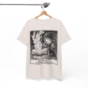 Zabawna koszulka czarownicy, Vintage Witchcraft Dark Academia Estetyka, Gothic Spellbook Miłośnik Prezentów Witchy Cat T-Shirt Upiorny Halloween Witchcore Tee zdjęcie 4