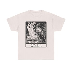 Zabawna koszulka czarownicy, Vintage Witchcraft Dark Academia Estetyka, Gothic Spellbook Miłośnik Prezentów Witchy Cat T-Shirt Upiorny Halloween Witchcore Tee zdjęcie 3