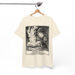Zabawna koszulka czarownicy, Vintage Witchcraft Dark Academia Estetyka, Gothic Spellbook Miłośnik Prezentów Witchy Cat T-Shirt Upiorny Halloween Witchcore Tee zdjęcie 7