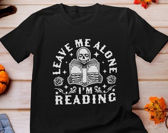 Déjame en paz estoy leyendo camisa, camisa de libro esqueleto, camisa librería, camiseta de ratón de biblioteca, camisa de lector gótico, regalo para amante de los libros, obsesionado con los libros