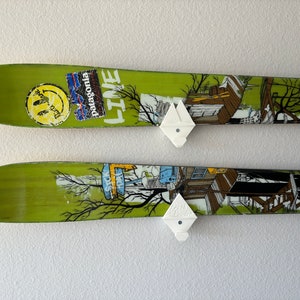 Skis Wall Mount With Hooks, Après Ski Wall Rack, Snow Ski Wall Mount Gift for Skiers