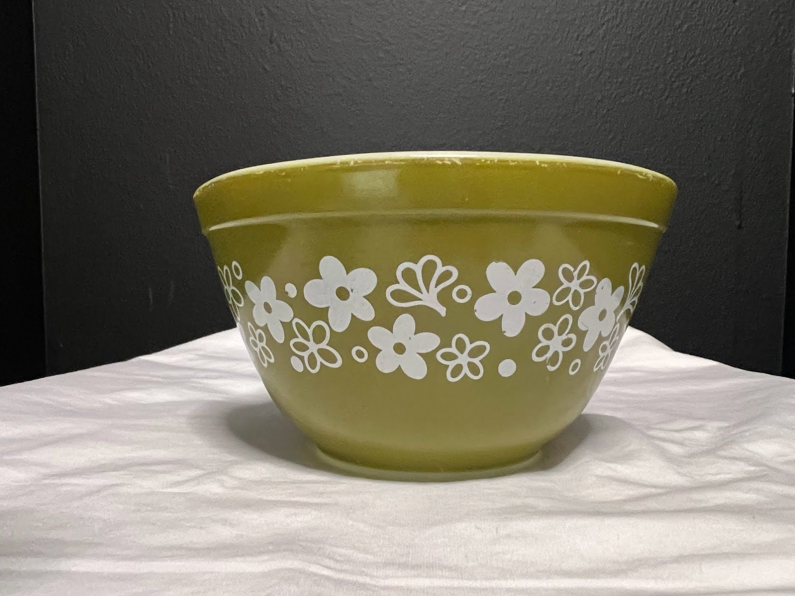 Vintage Small Pyrex Butterfly Gold Nesting Mixing Bowl #401 White Flowers  1.5 Pt