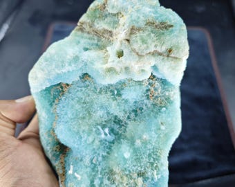 Aragonita azul de forma irregular procedente de Helmand, Afganistán / Ejemplar de cristal pulido