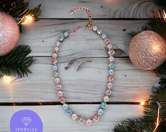 Collier ras du cou « Casse-Noisette Pastel » ajustable, orné de 33 cristaux Swarovski® de 8 mm. Véritable collier en cristal autrichien.