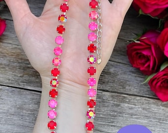 Collier ajustable « Be Mine » 8 mm / 33 cristaux. Véritable collier en cristal autrichien. Collier ras du cou orné de cristaux Swarovski®.